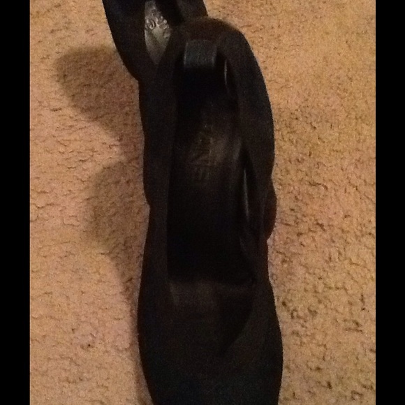 Shoes - Picture 3 of 4